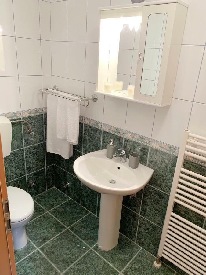 トレビニエApartman Kovacアパートメント エクステリア 写真